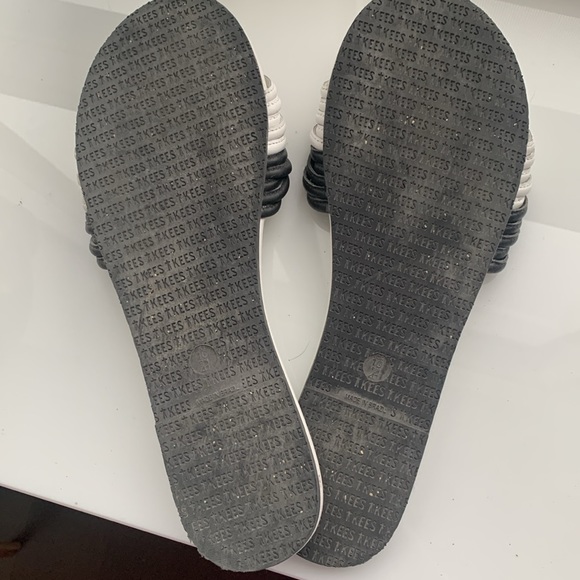 Really nice TKees Sandals - Picture 2 of 3